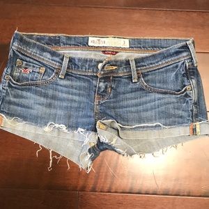 Hollister denim low rise short, size 3